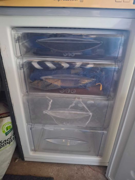 Arca congeladora LG com 4 gavetas
