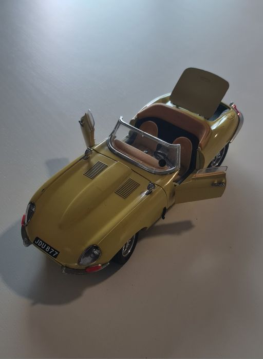 Venda Jaguar "E" 1961 escala 1/18