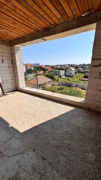 Продам дом на Червоном хуторе 2 этажный 7 соток