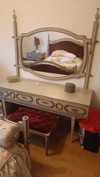 Mobília de quarto antiga em madeira maciça - conjunto completo