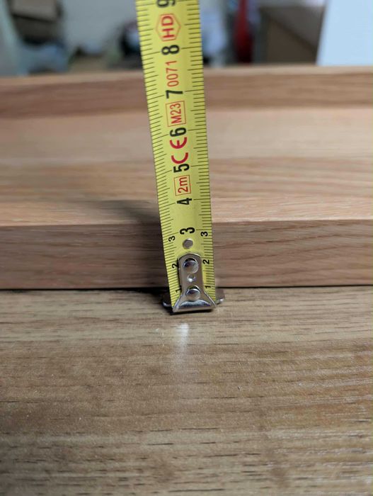 drewniana półka z litego dębu.