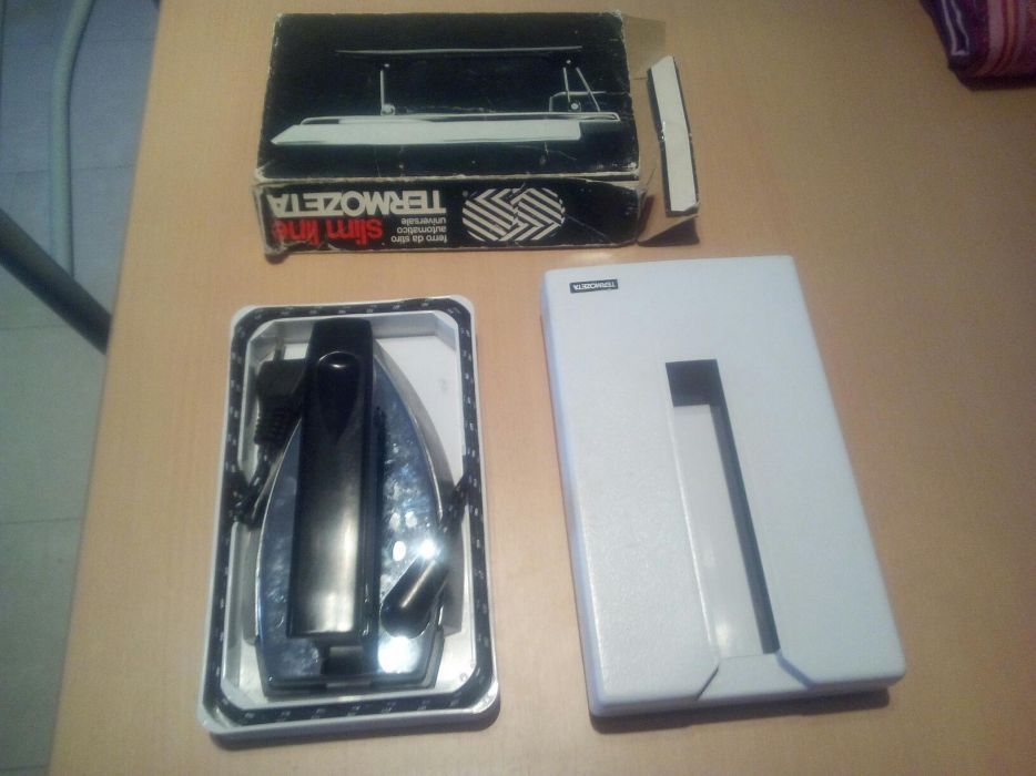 Ferro de viagem vintage