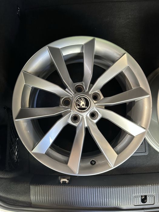 Диски Skoda 17 7j et45 5L0601025K