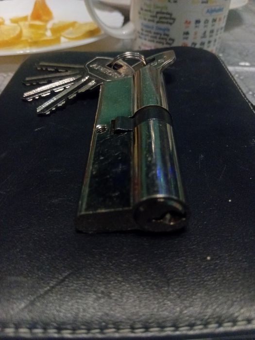 Продам сердцевину в замок Apecs оригинал 80мм.