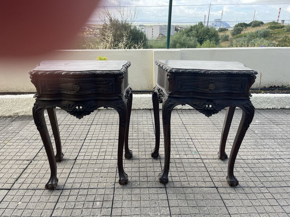 Duas Mesas de cabeceira antigas