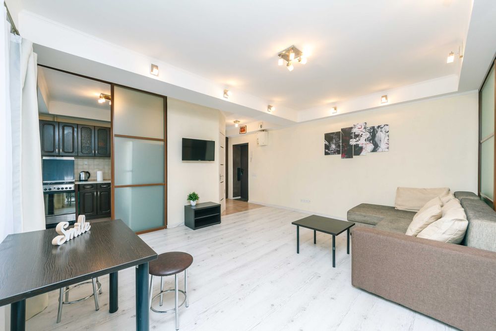 Центр./ Крещатик -- 10 хв./ Арена-СІті./.Гуллівер.