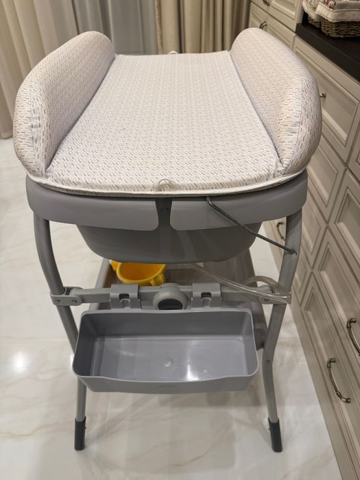 Столик для сповивання з ванночкою (пеленальний столик)