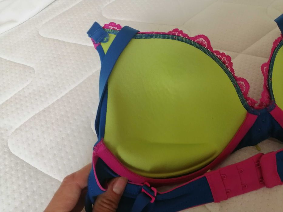 Biustonosz push UP 75D