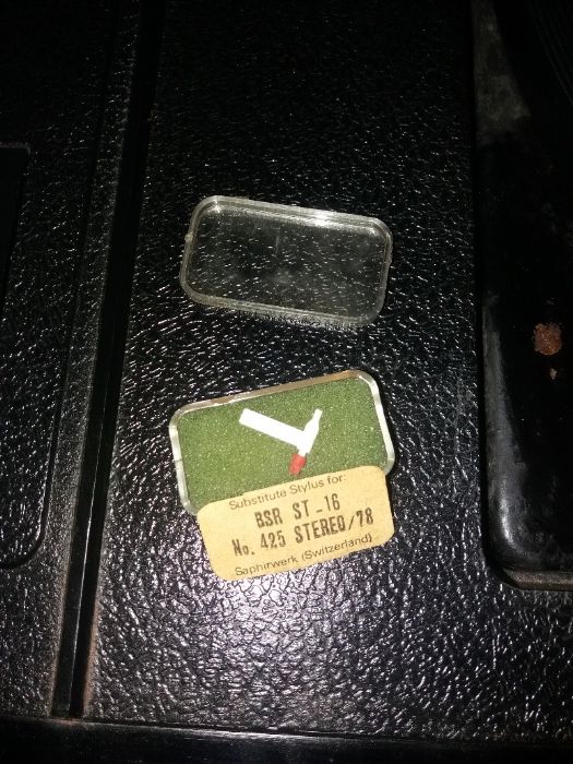 Aparelhagem gira discos e gira discos individual