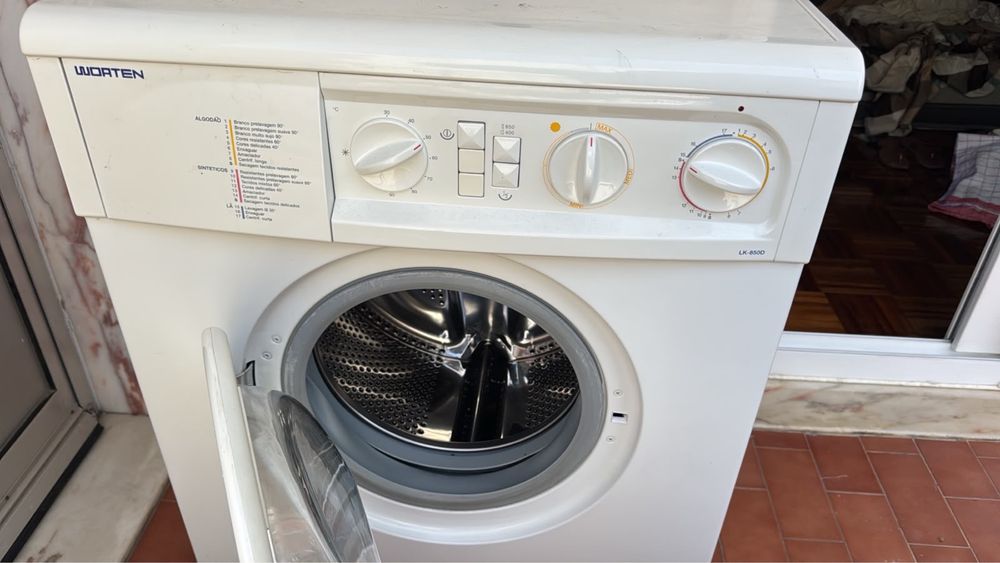 Esta maquina esta em bom estado ,estou a vender porque comprei nova que Lava e Seca ,Este maquina apenas lava