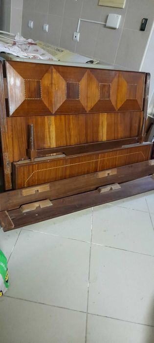 Cama de madeira maciça mais estrado