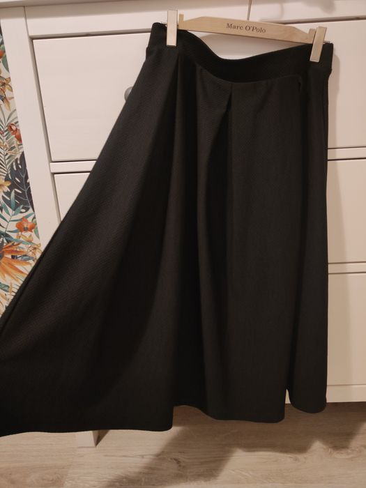 Czarna spódnica 36