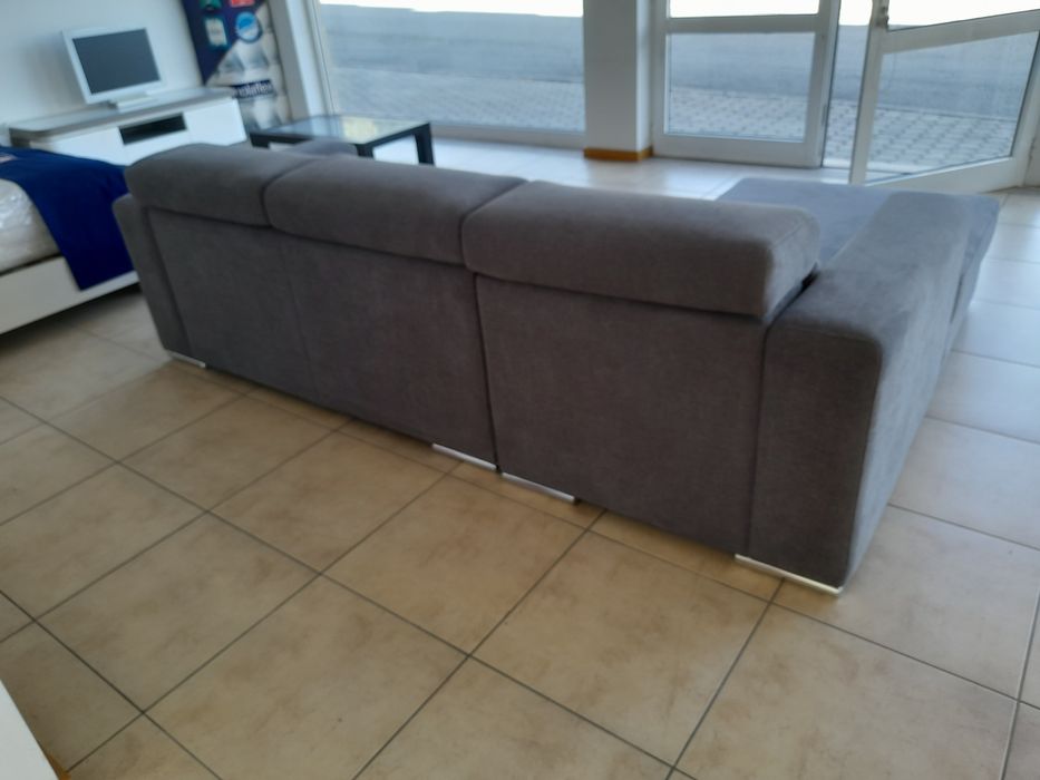 Chaise long novo de exposição