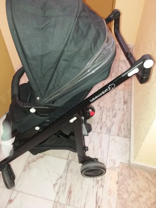 Carrinho bebé bebeconfort bem estimado com chapéu protecção solar