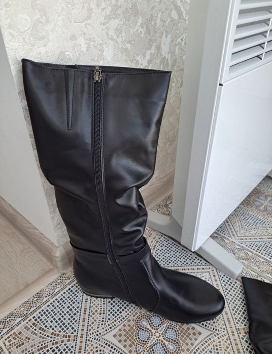 Новые женские зимние кожаные сапоги на цигейке, размер 40 (26 см)