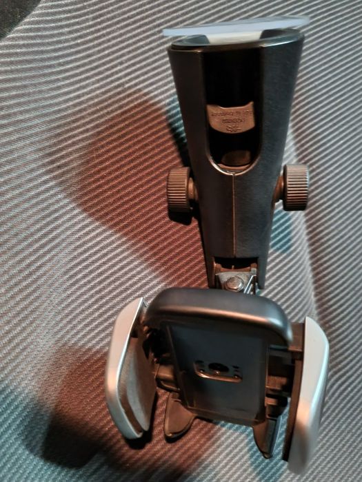 Suporte telemóvel para veiculo, com ventosa para para brisas.