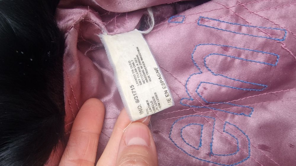 Casaco de pele verdadeira.