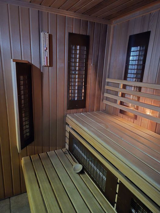 Sauna finska  z dodatkowymi lampami na podczerwien