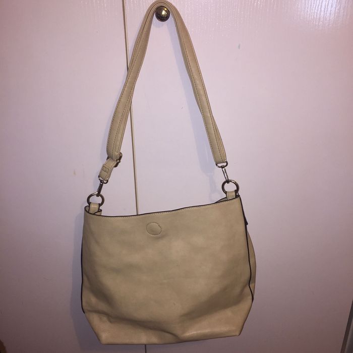 Mala senhora a tiracolo