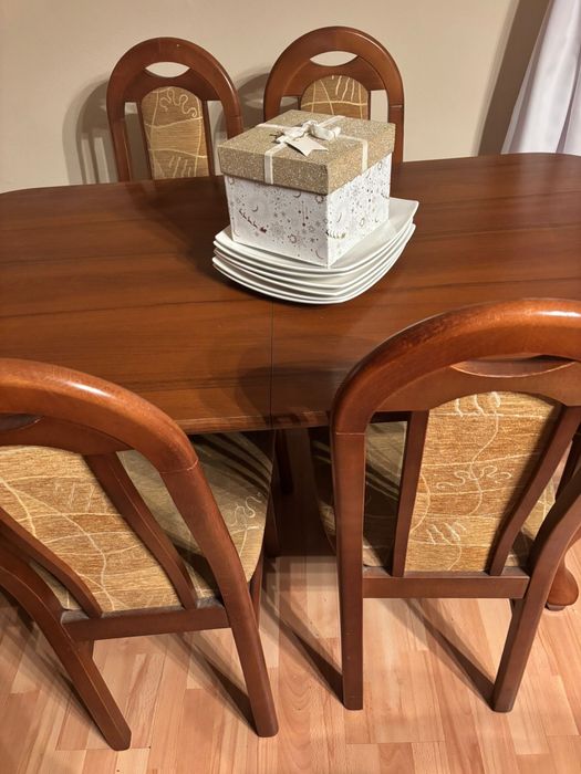 Stół z 6 krzesłami