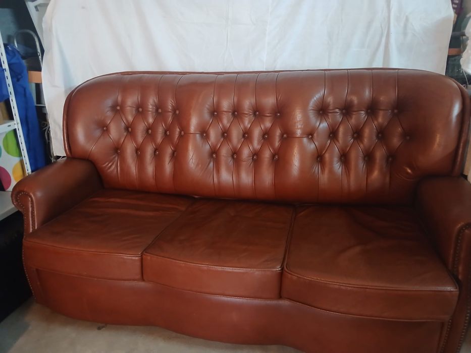 Conjunto sofas em cabedal