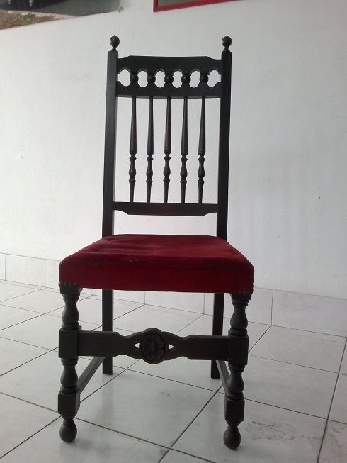 Candeeiros e cadeira