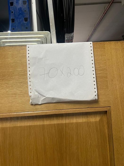 Vendo portas novas em Carvalho, com várias medidas, sem aduelas