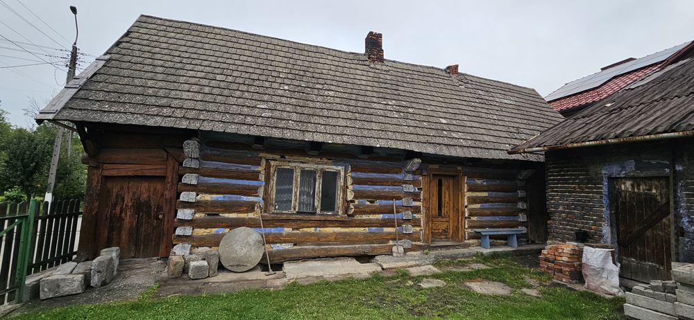 Zlecę rozbiórkę domu z drewna wraz z bydynkiem gospodarczym