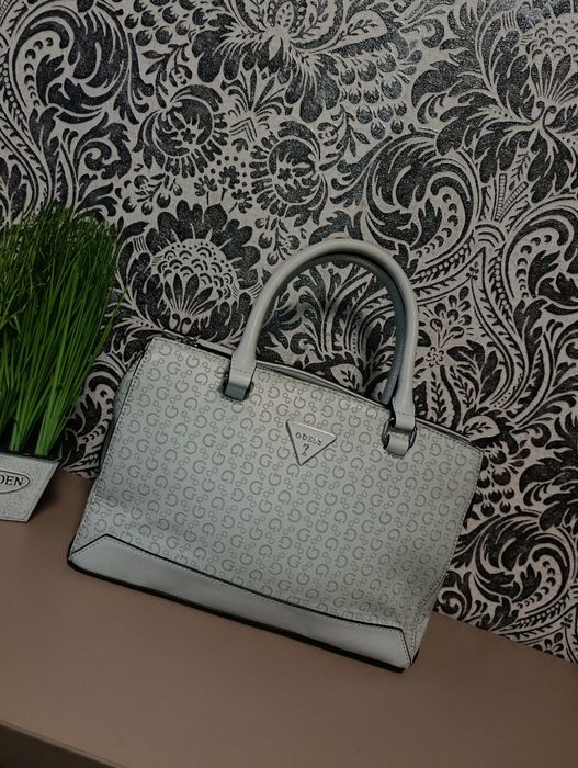 Нова сумка від Guess