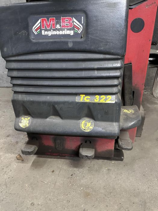 M&B Engineering ТС322 шиномонтажний стенд