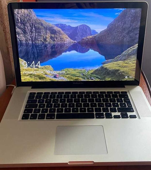 MacBook Pro 15 (Core 2 Duo / 8GB RAM / 250GB SSD) + Зарядка | Windows 10
