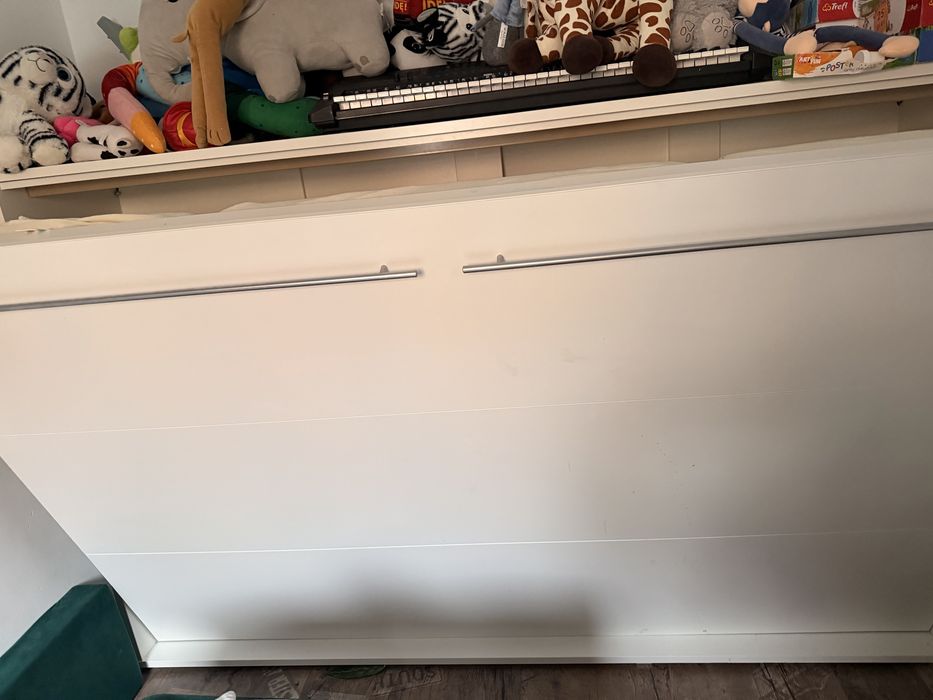 łóżko chowane w szafie 140x200 + materac – prawie nowe