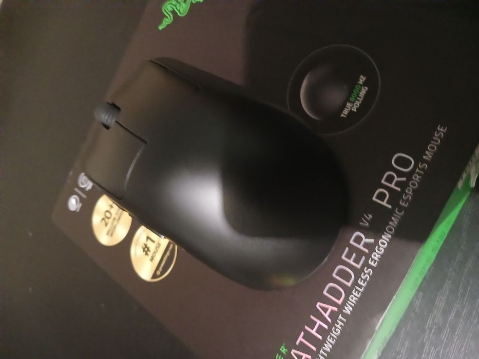 Продам без дротову мишку   Razer  DEATHADDER v4   PRO ULTRA-LIGHTWEIGH