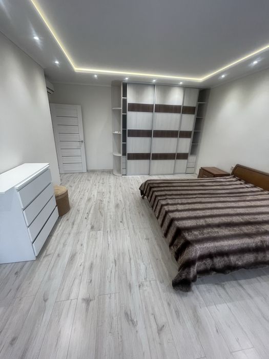 Продаж ЖК Аквамарин пр. Берестейський 131-а 2 к кв. площа 81,2 м