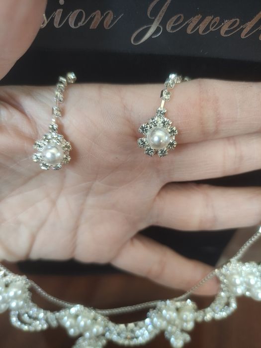 Conjunto Pérolas Brilhantes Prateado Colar Brincos