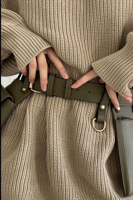 Вʼязаний светр бежевий