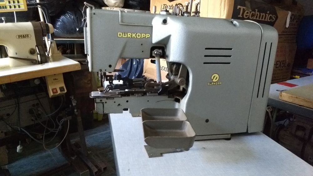 Máquina industrial pregar botões