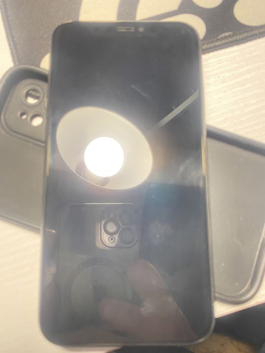 Продам айфон 11/64 Red