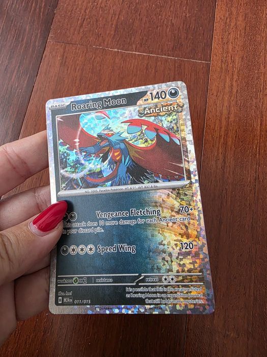 4 Cartas Pokémon Foil - Hydreigon, Miraidon, Roaring Moon e Pikachu
