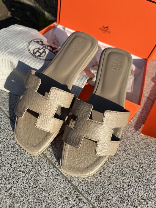 шльопанці у стилі Hermès Oran