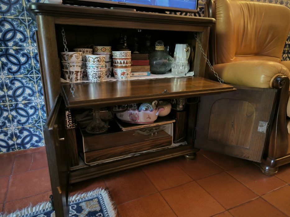 Móvel para TV Garrafeira Estante