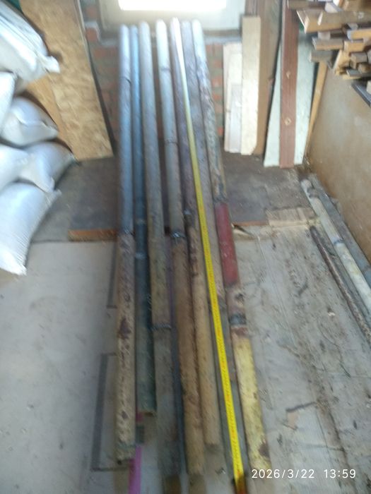 Трубы металлические сваренные круглые.