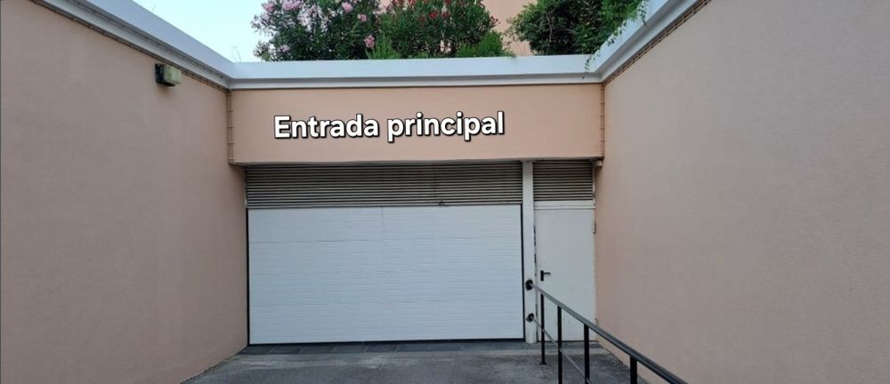 Alugo um lugar de estacionamento