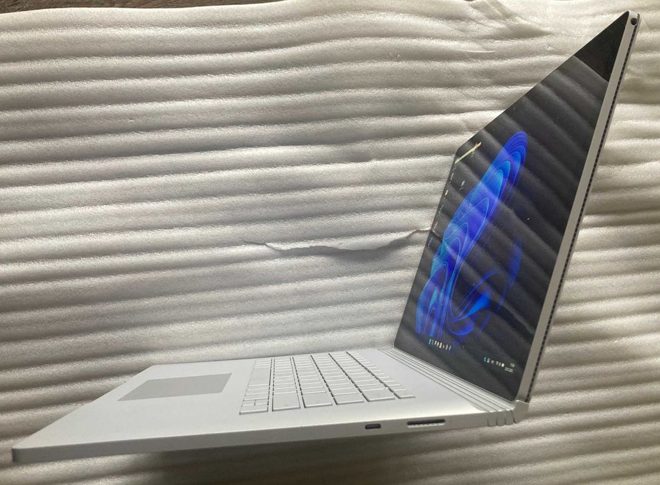 i7,16GB,256,NVIDIA GTX1060 6GB Трансформер Microsoft Surface Book 2 15