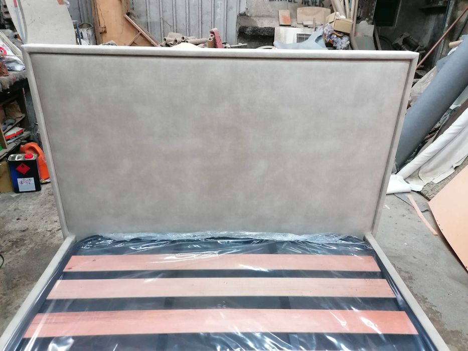 Cama estofada com led