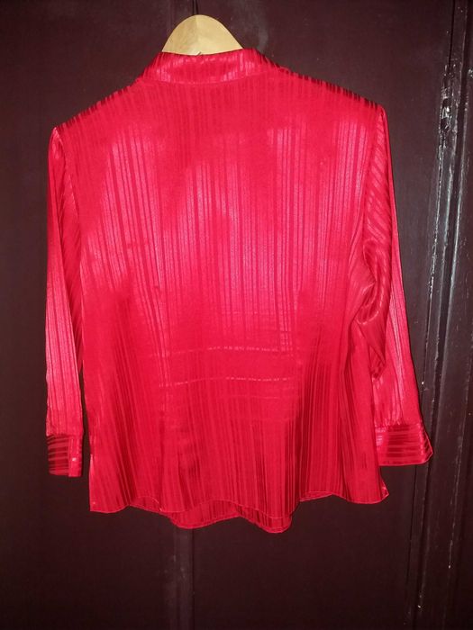 Продам женскую блузку