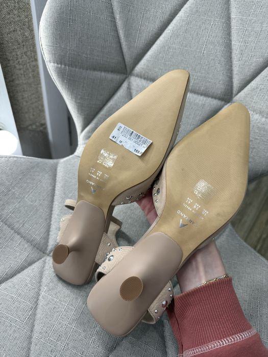 Брендові бежеві туфлі Carrano шкіра