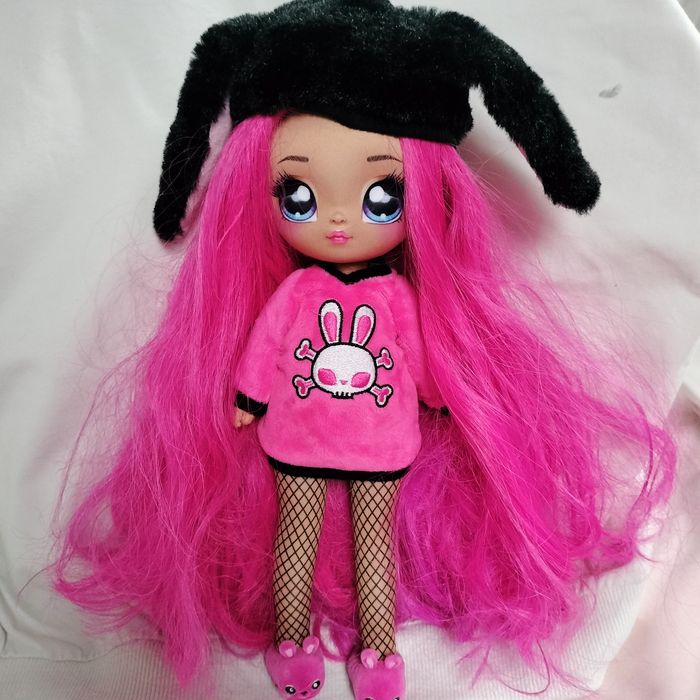 NaNaNa Ultimate Surprise, materiałowa lalka