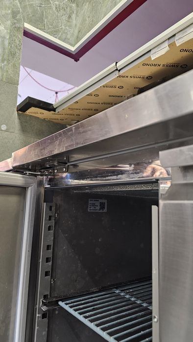 Lodówka 3-drzwiowa Stalgast 842045V02 z blatem