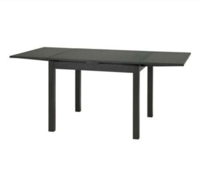 Mesa 4 cadeiras e 2 bancos